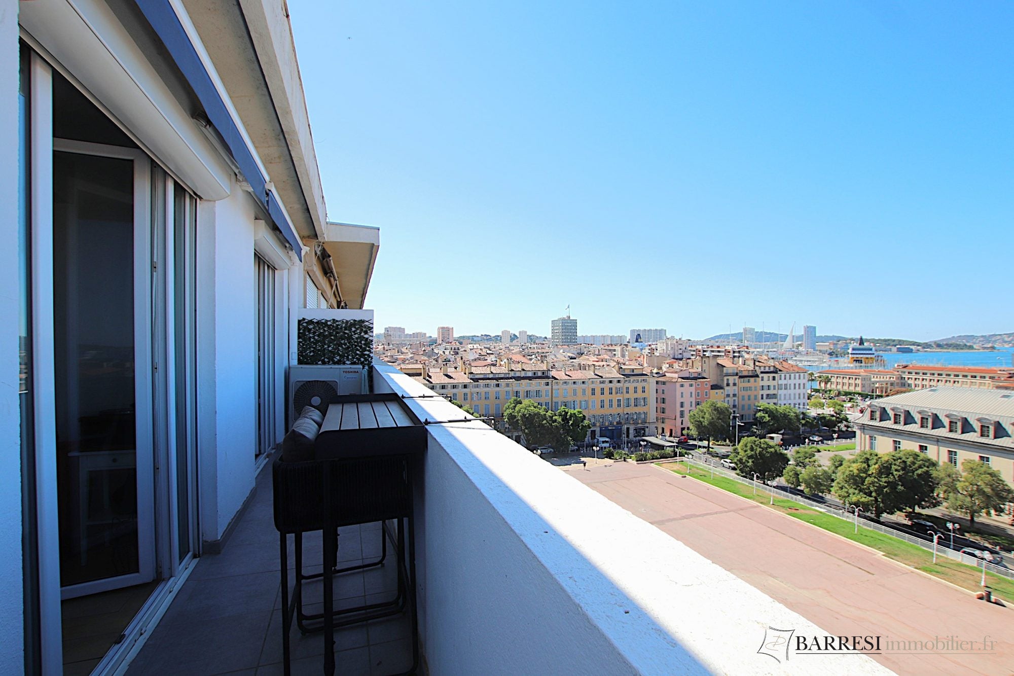 Room Place d'Armes in Toulon