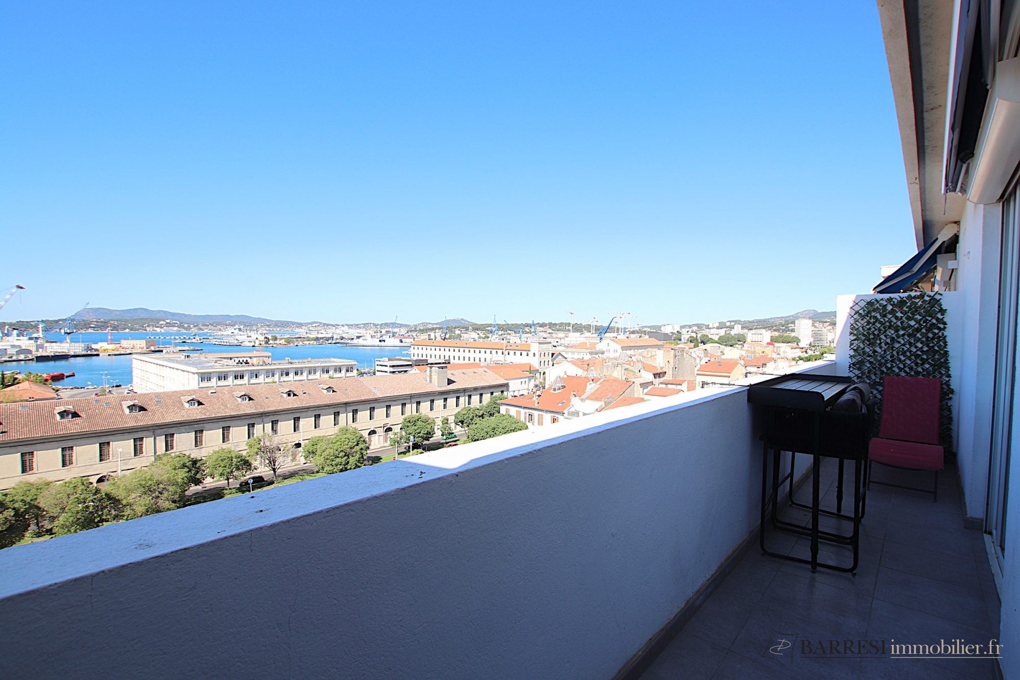 Room Place d'Armes in Toulon