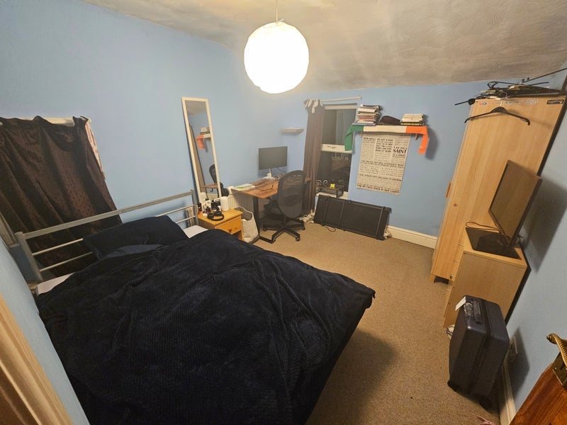 Room Cresswell Grove in Manchester