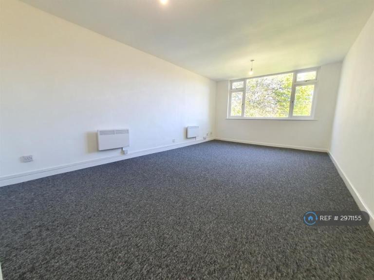 Flat Savoy Close in Birmingham