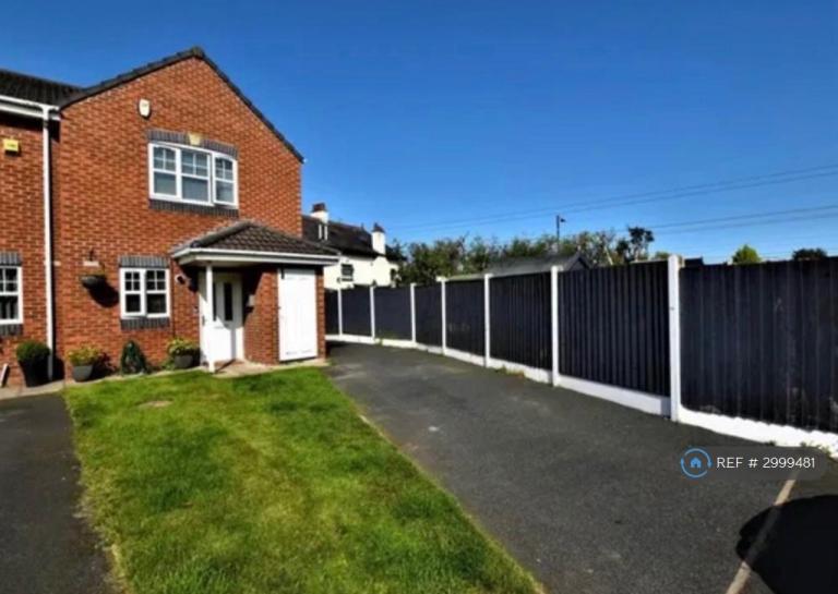 House Ingle Nook Close in Trafford