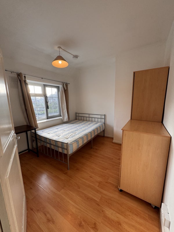 Room Lilac Street in Greater London