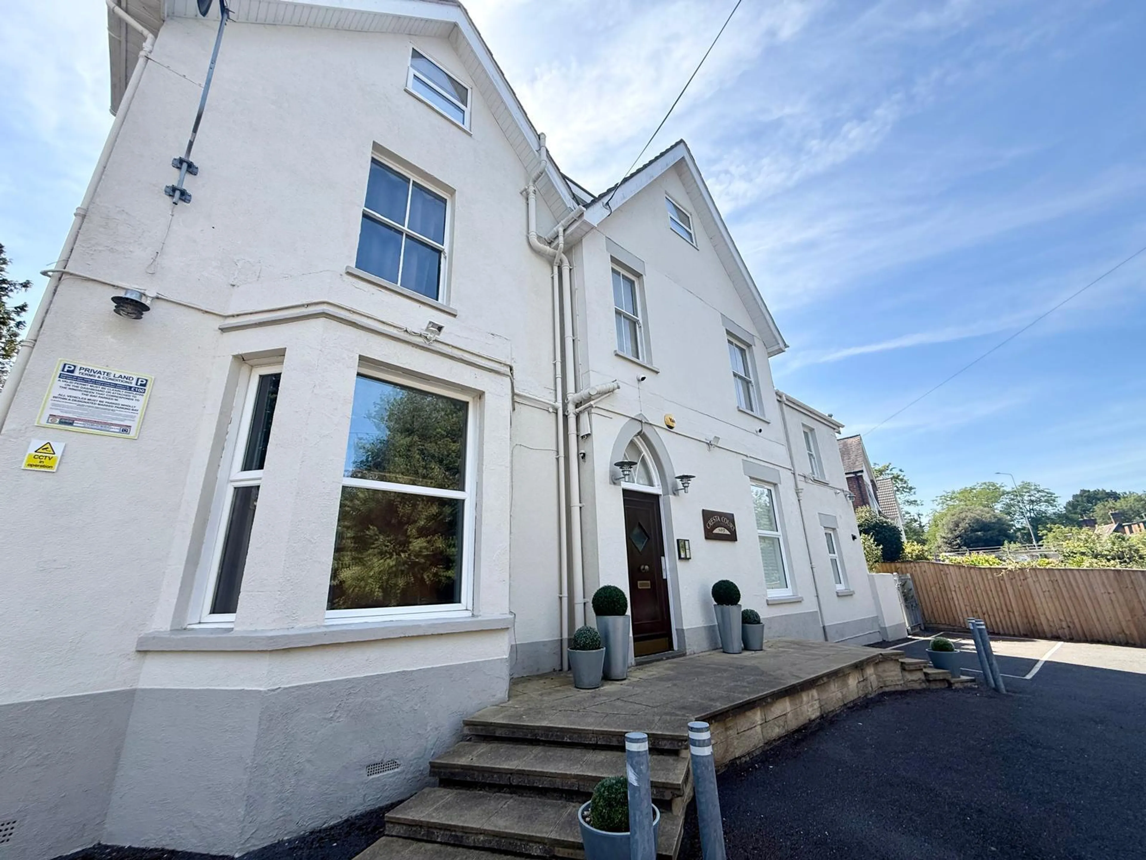 Flat Crescent Road in Bournemouth
