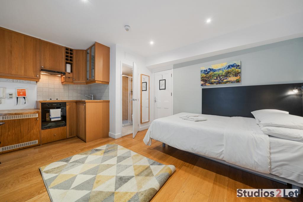 Flat Cartwright Gardens in Greater London