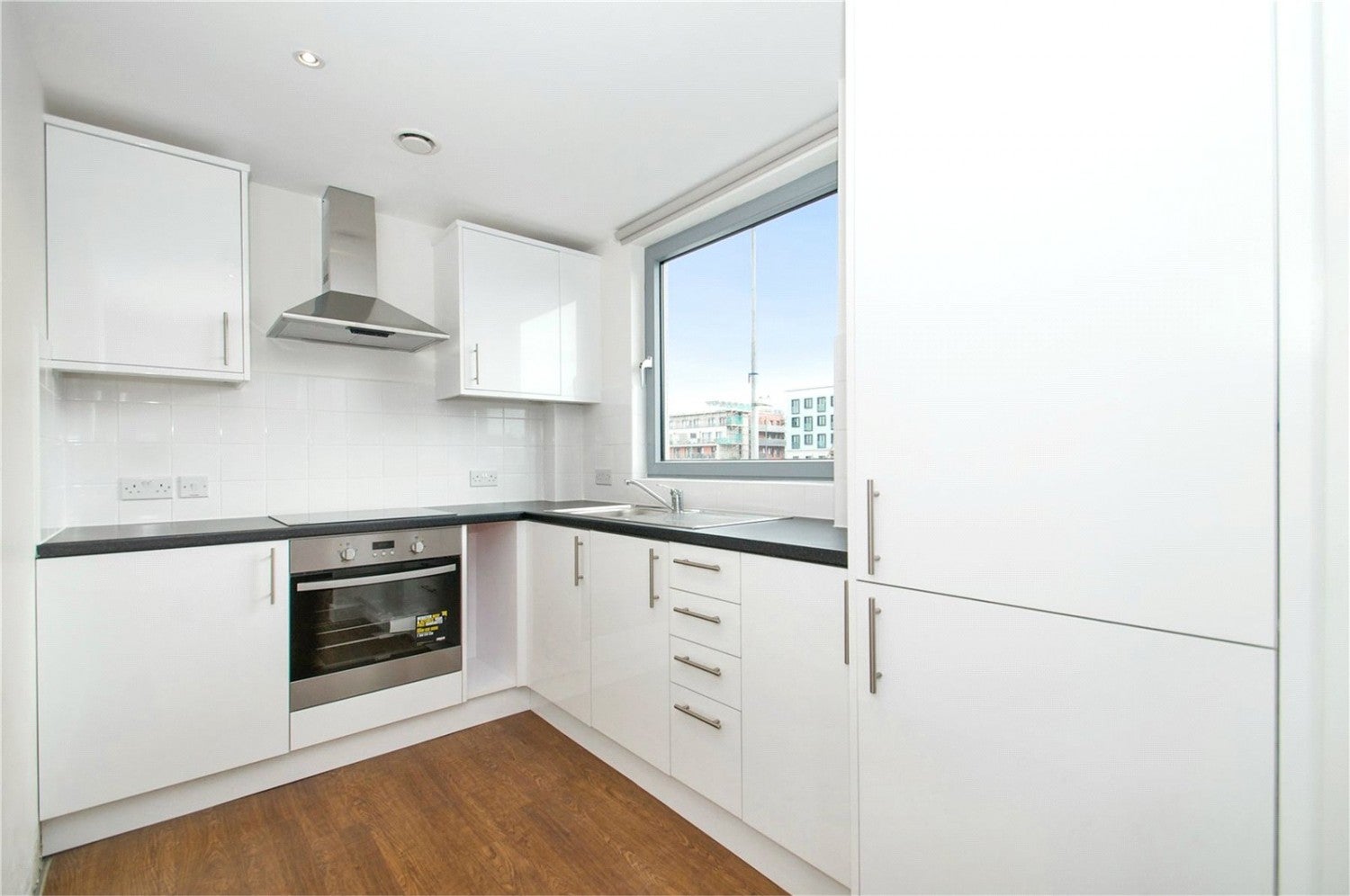 Flat Cambridge Heath Road in Greater London