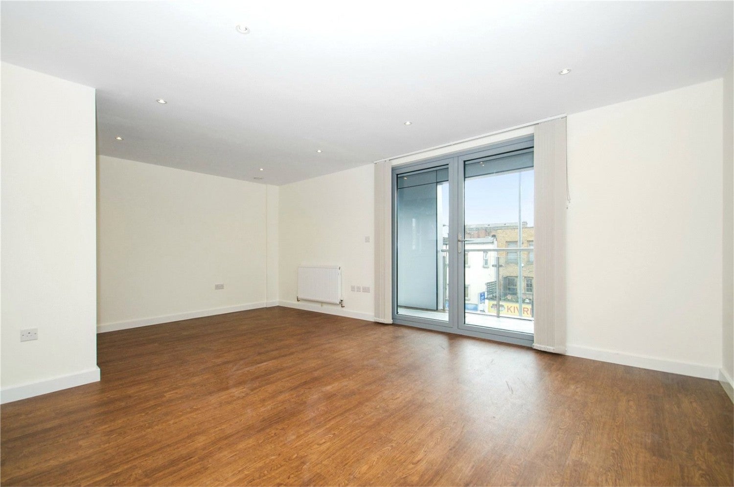 Flat Cambridge Heath Road in Greater London