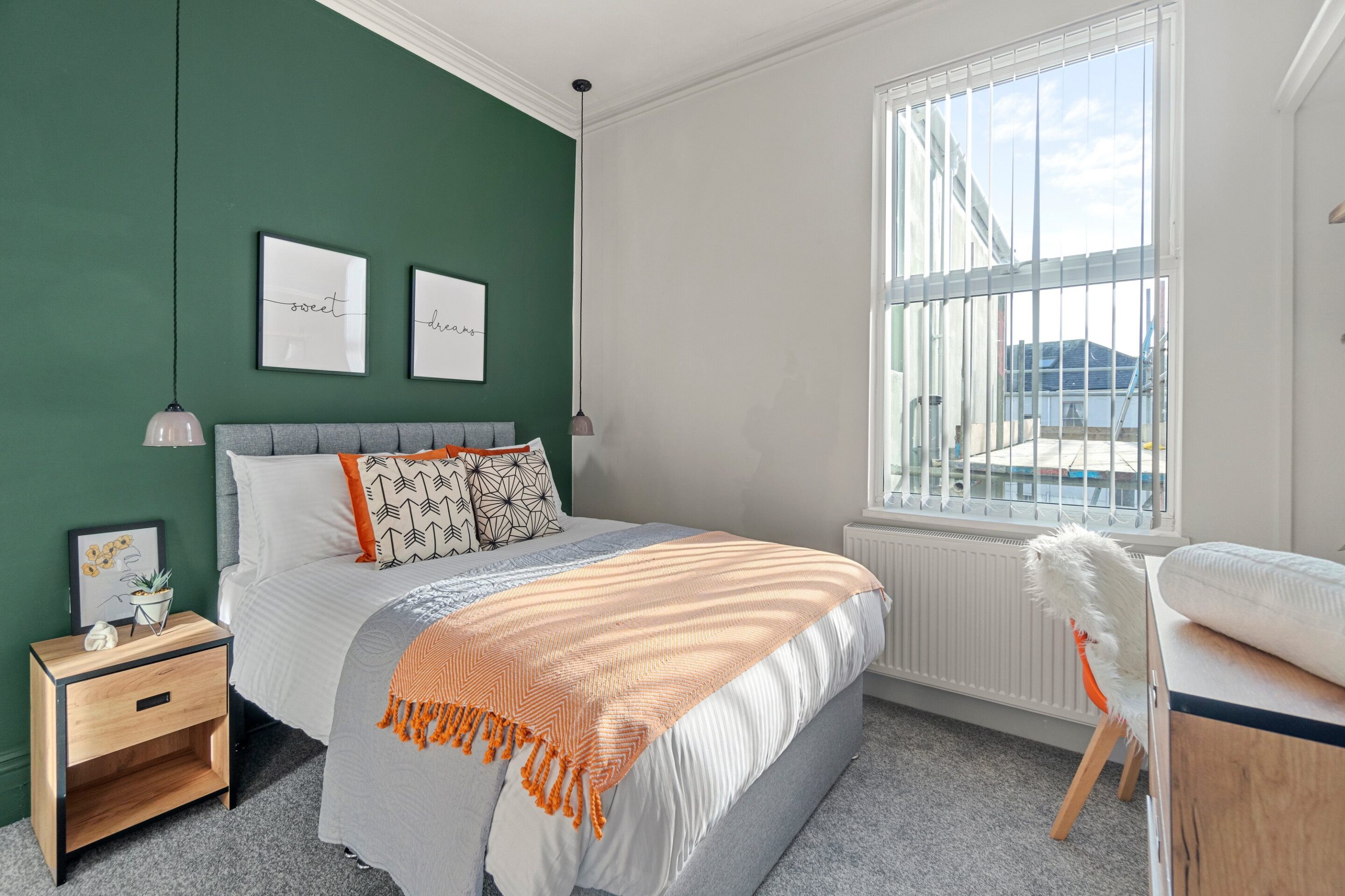 Room Beaumont Road in Plymouth