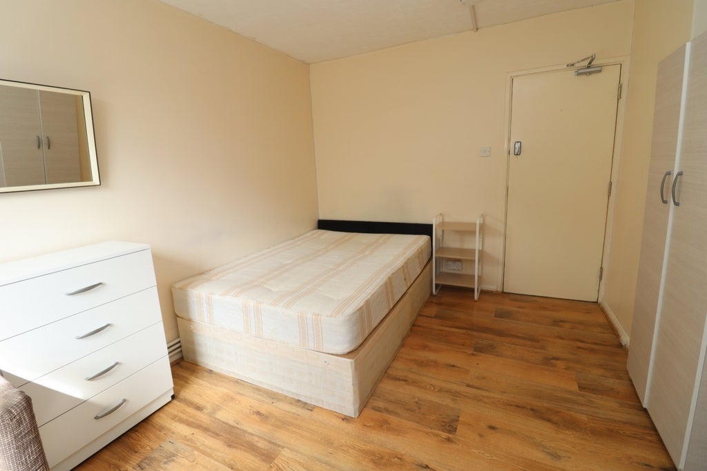 Room Globe Road in Greater London