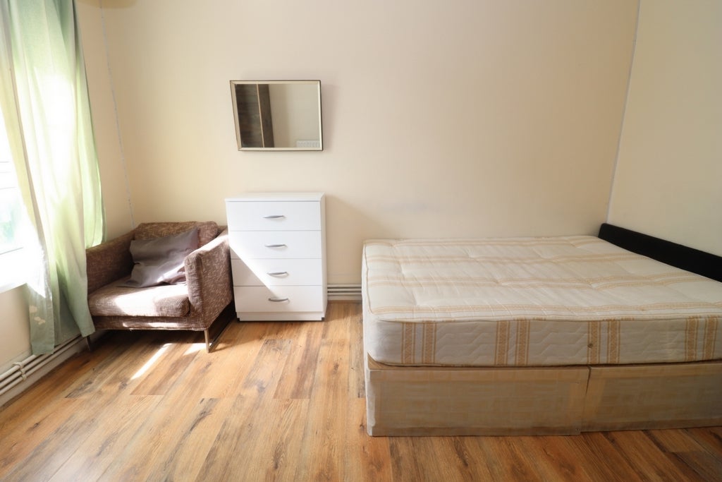 Room Globe Road in Greater London