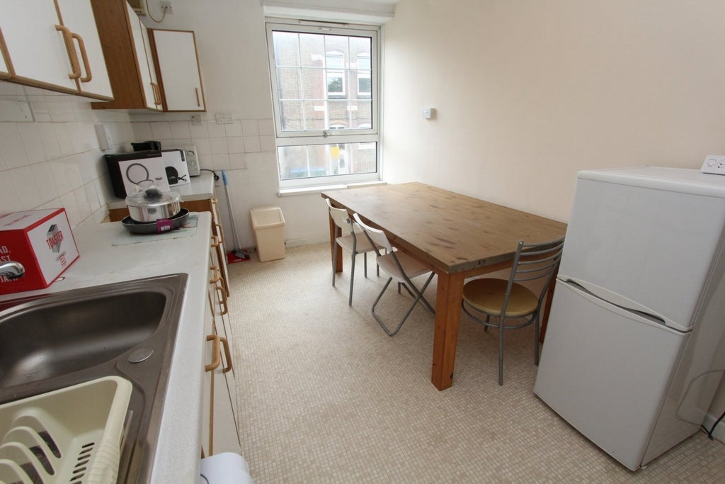 Room Globe Road in Greater London