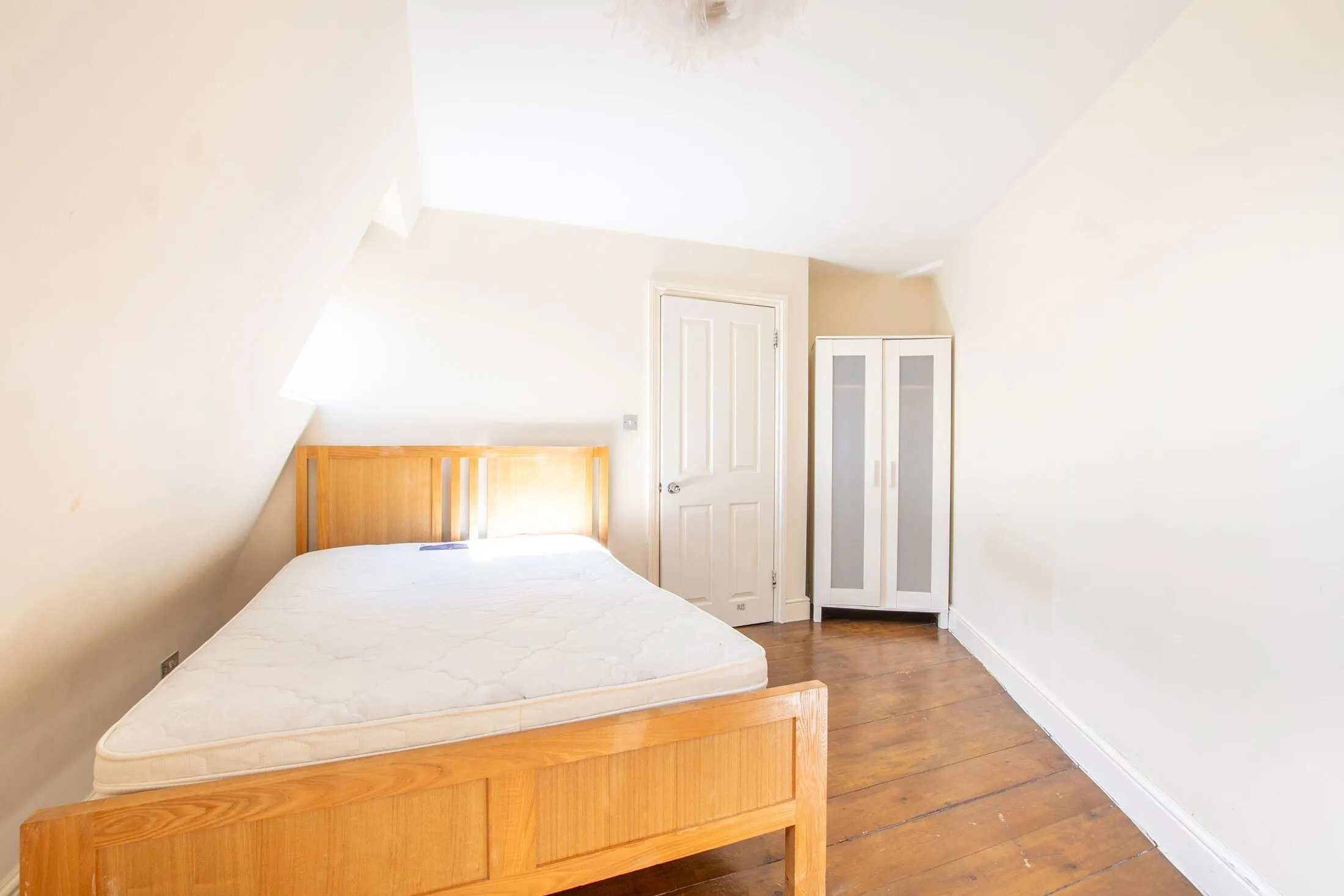 Flat Cricklewood Broadway in Greater London