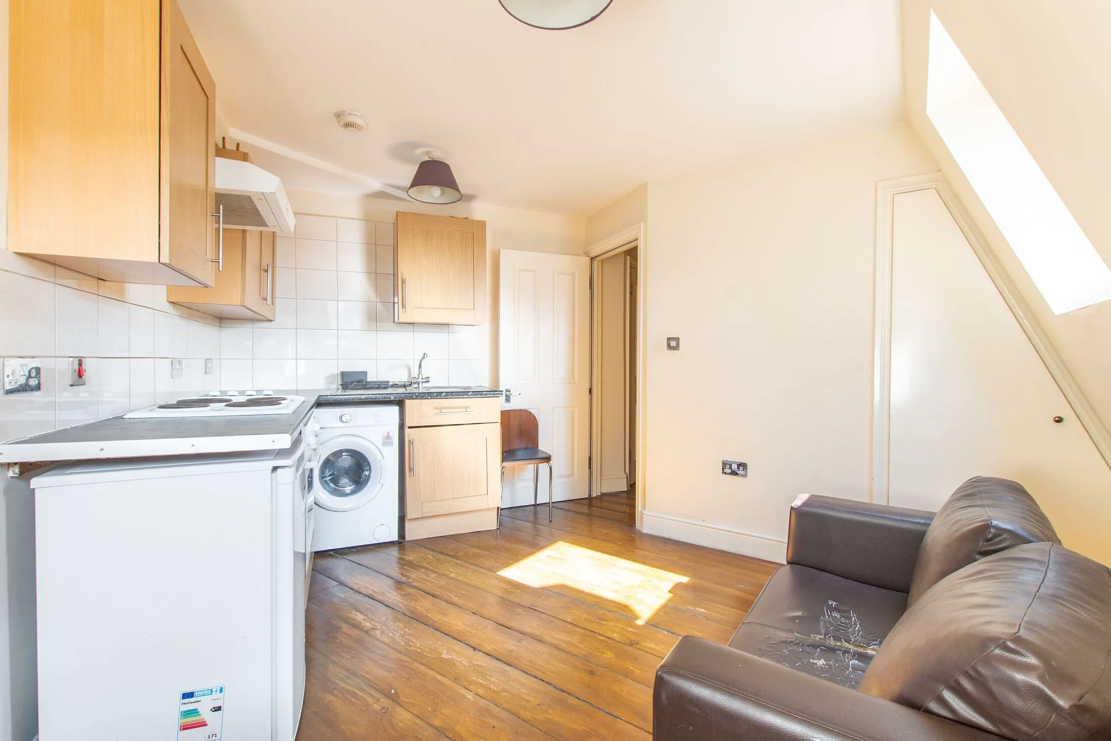 Flat Cricklewood Broadway in Greater London