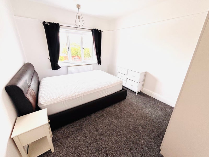 Room Derby Road in North East Derbyshire