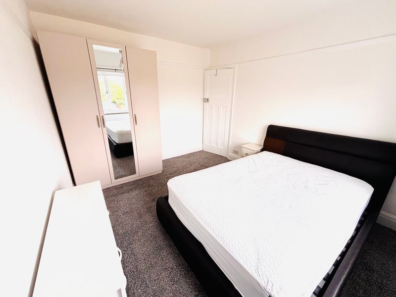 Room Derby Road in North East Derbyshire