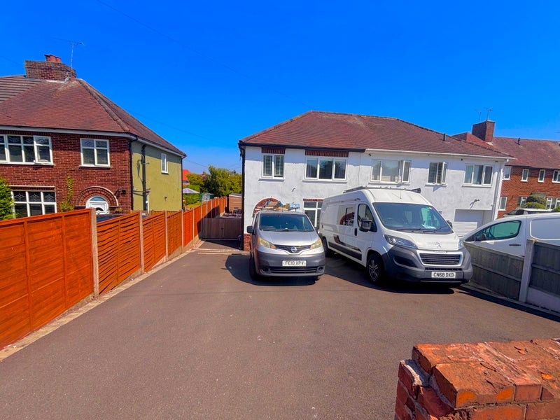 Room Derby Road in North East Derbyshire