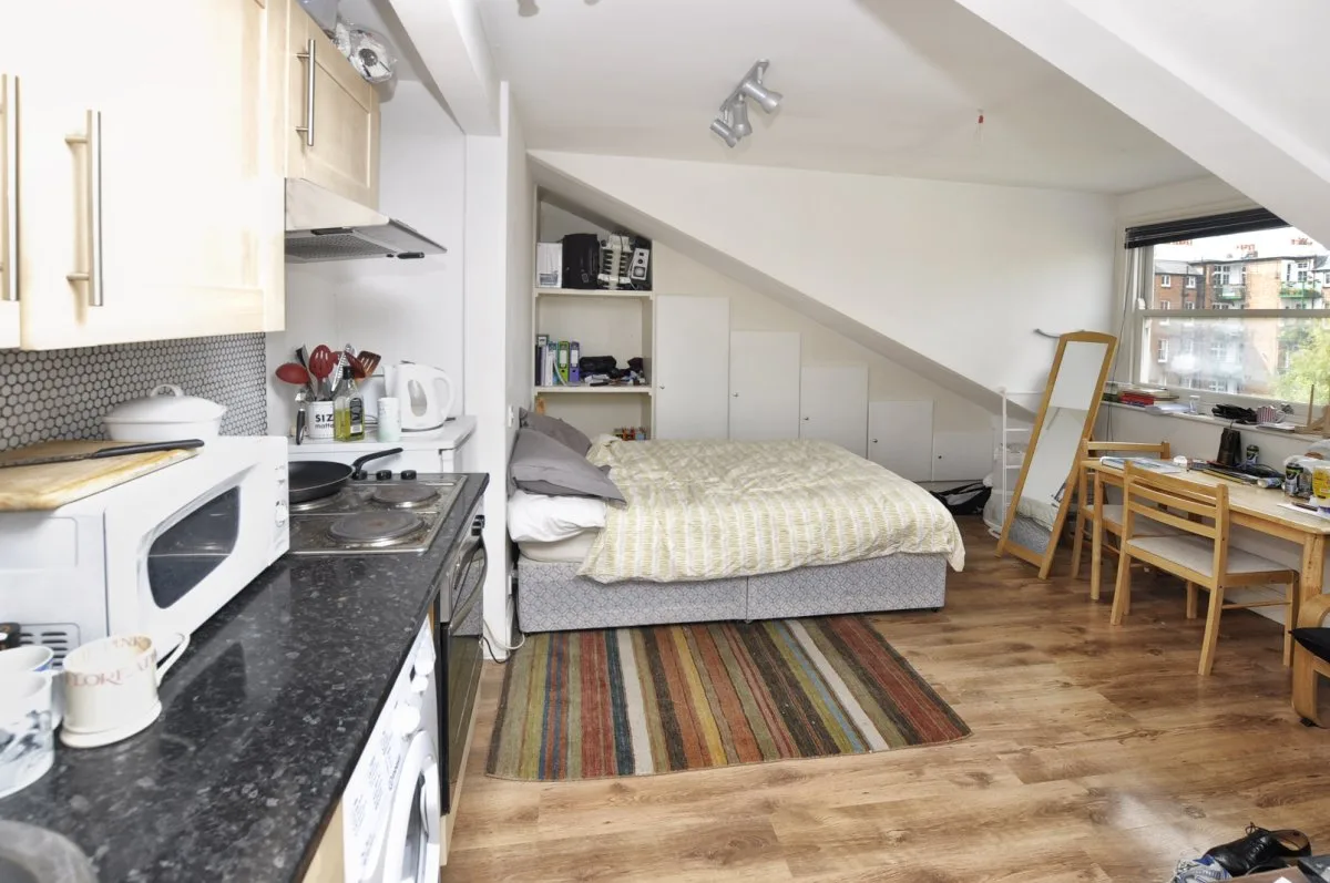 Flat Canfield Gardens in Greater London