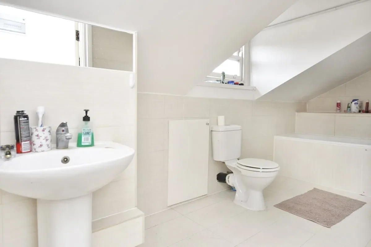 Flat Canfield Gardens in Greater London