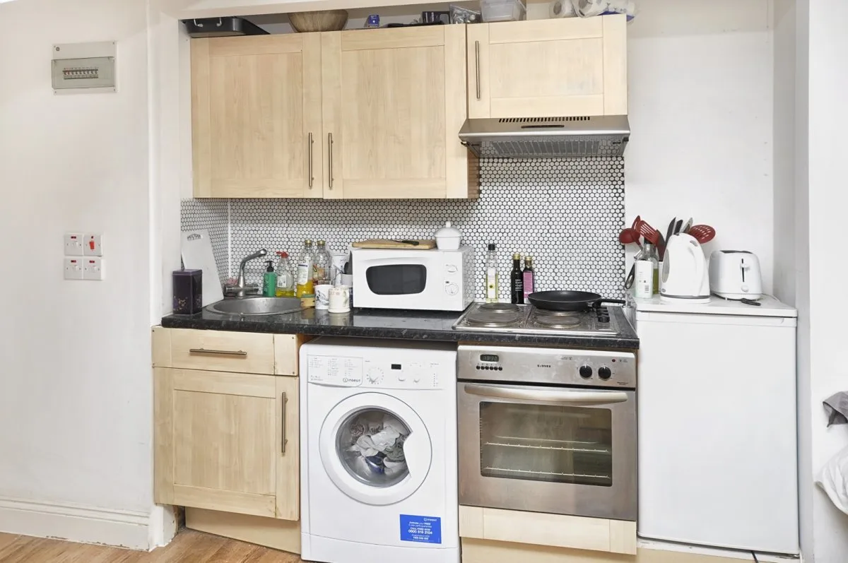Flat Canfield Gardens in Greater London