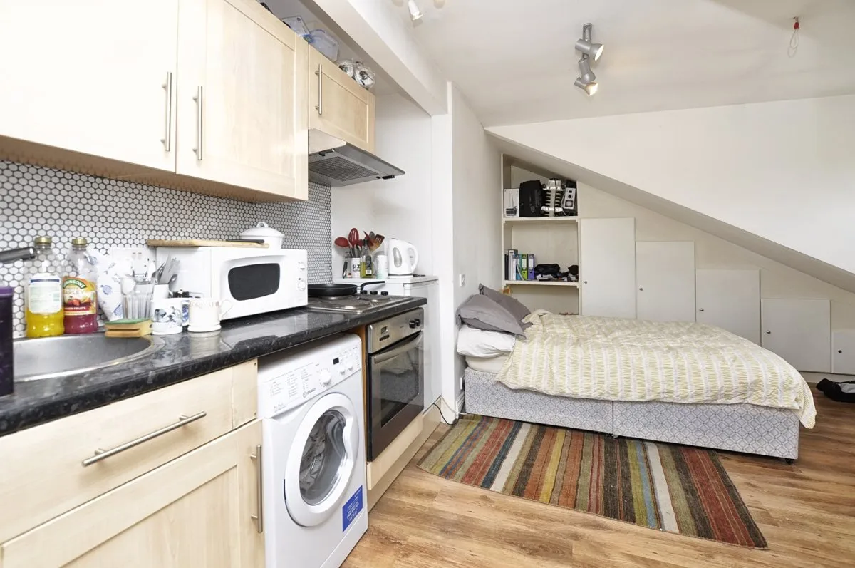 Flat Canfield Gardens in Greater London