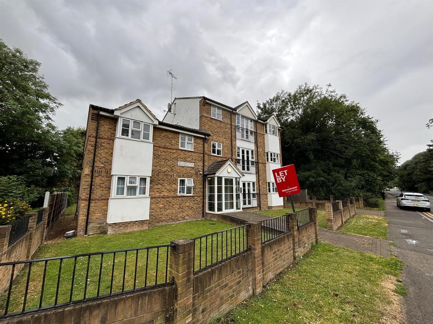 Flat Buckwins Square in Basildon