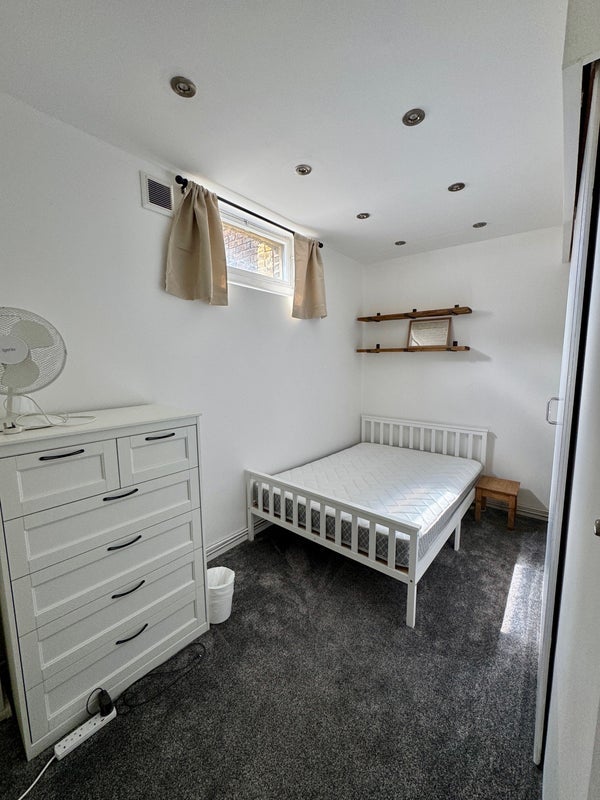 Room Stoney Lane in Greater London