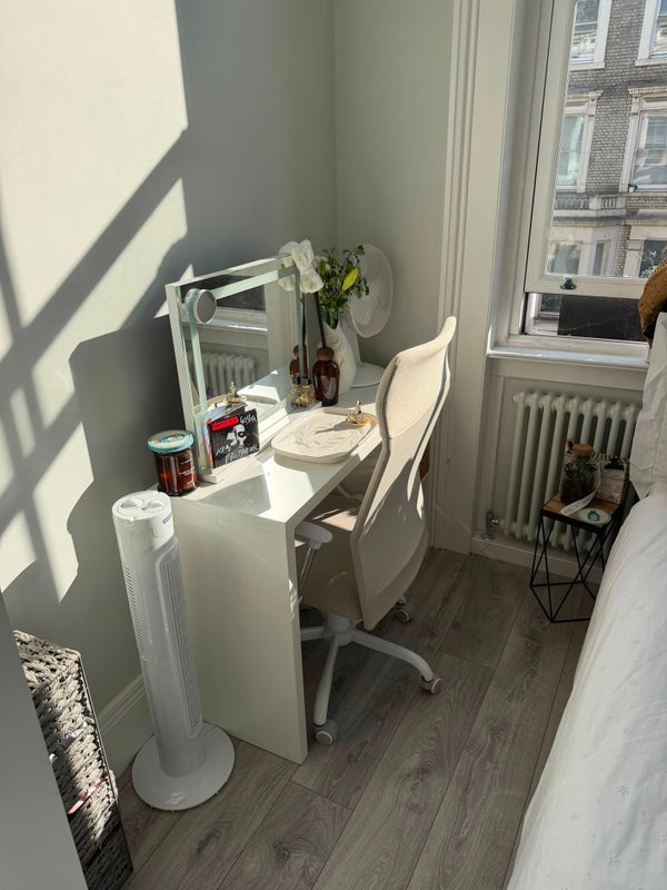 Room Finborough Road in Greater London