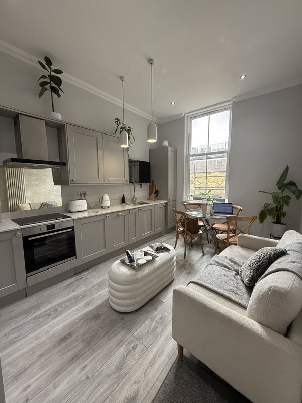 Room Finborough Road in Greater London