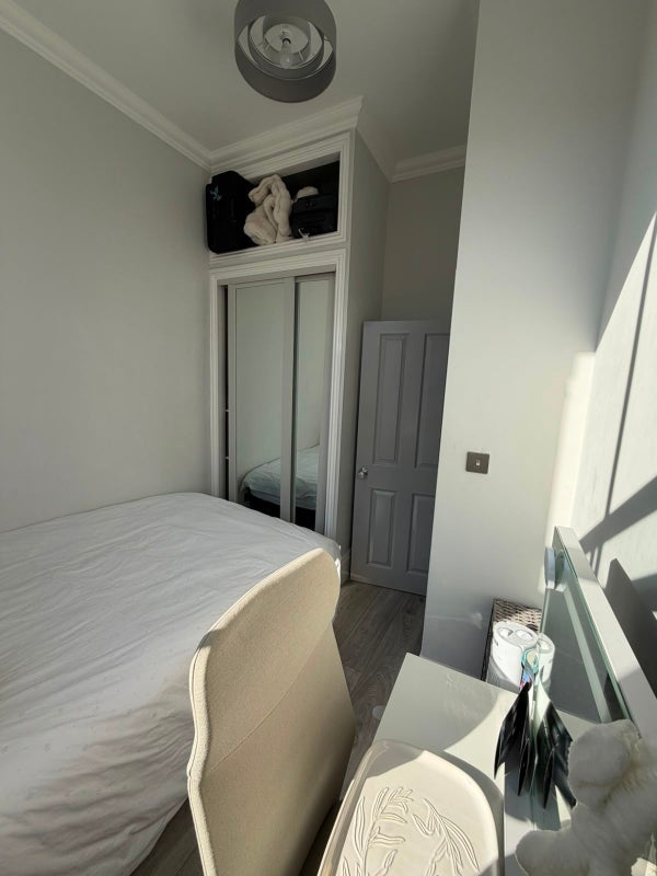 Room Finborough Road in Greater London