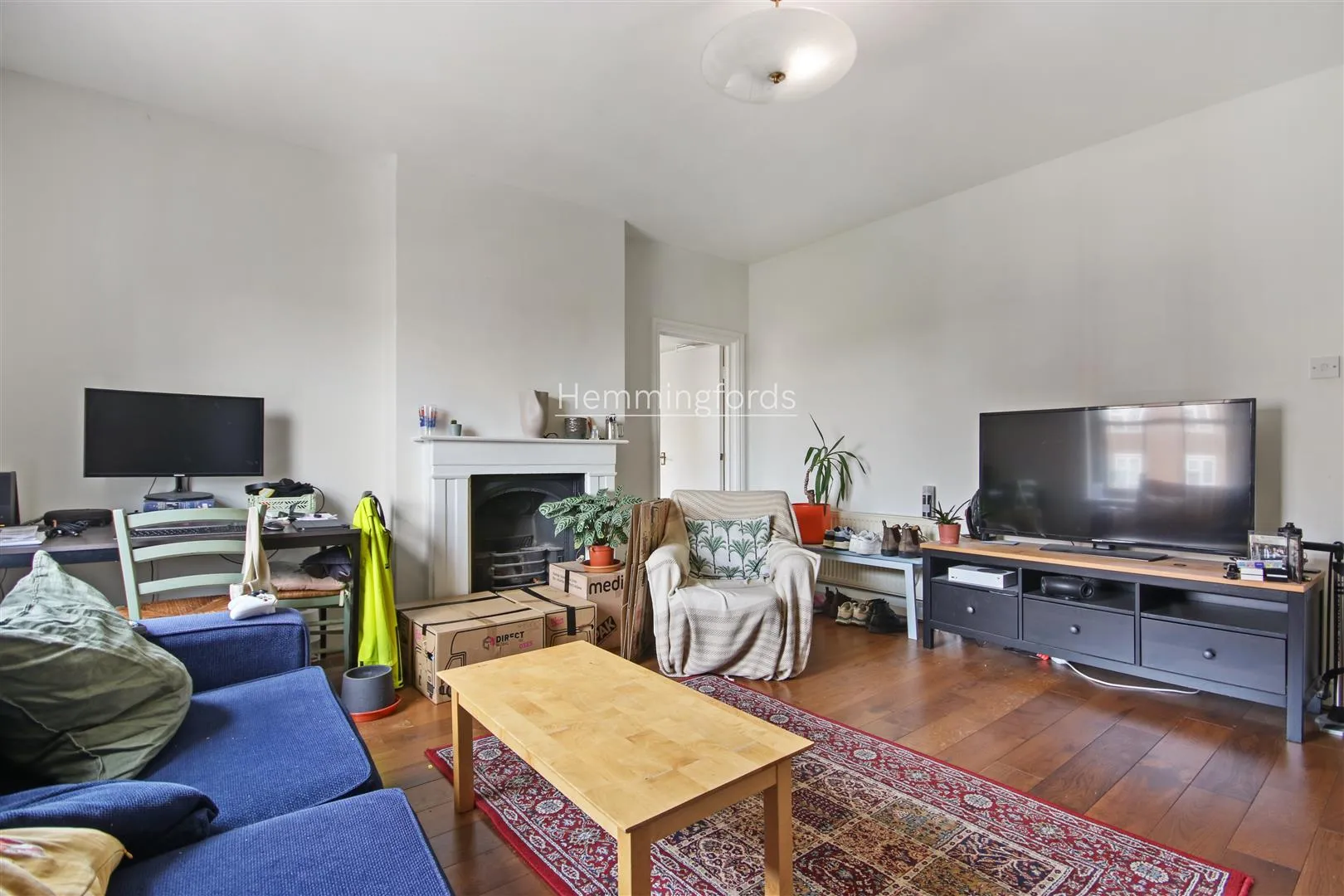 Flat Castlehaven Road in Greater London