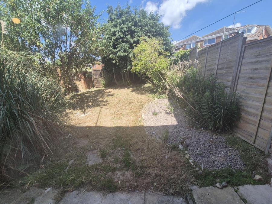 House Marchwood Close in Northampton