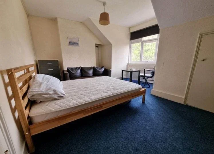 Room Portway in Greater London