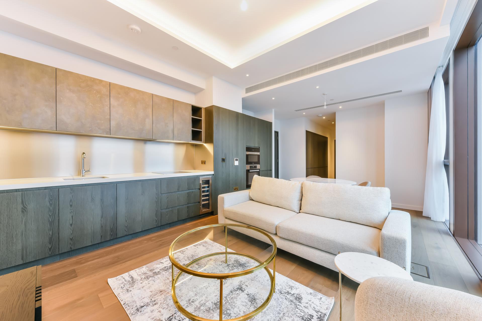 Flat Carnation Way in Greater London