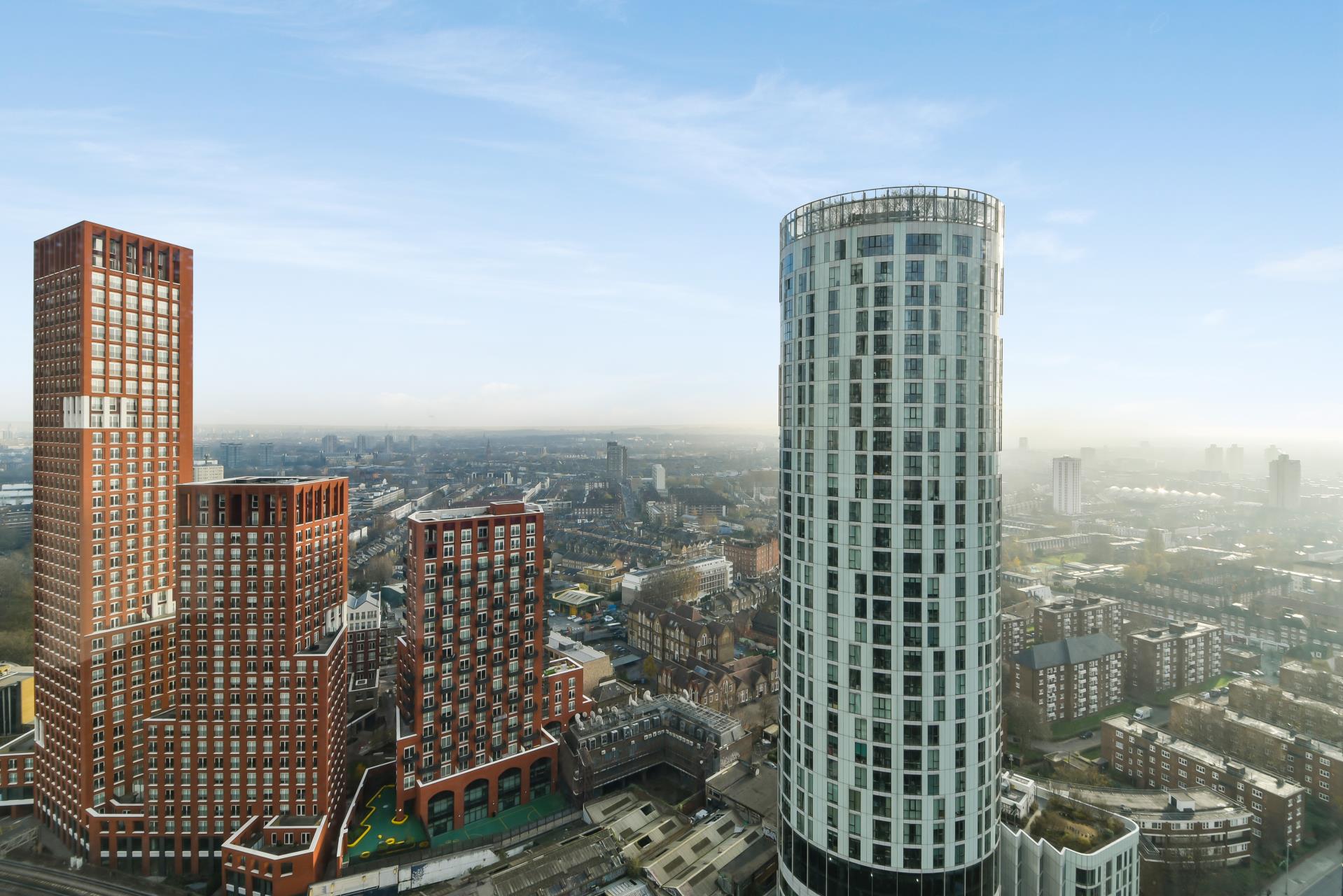 Flat Carnation Way in Greater London