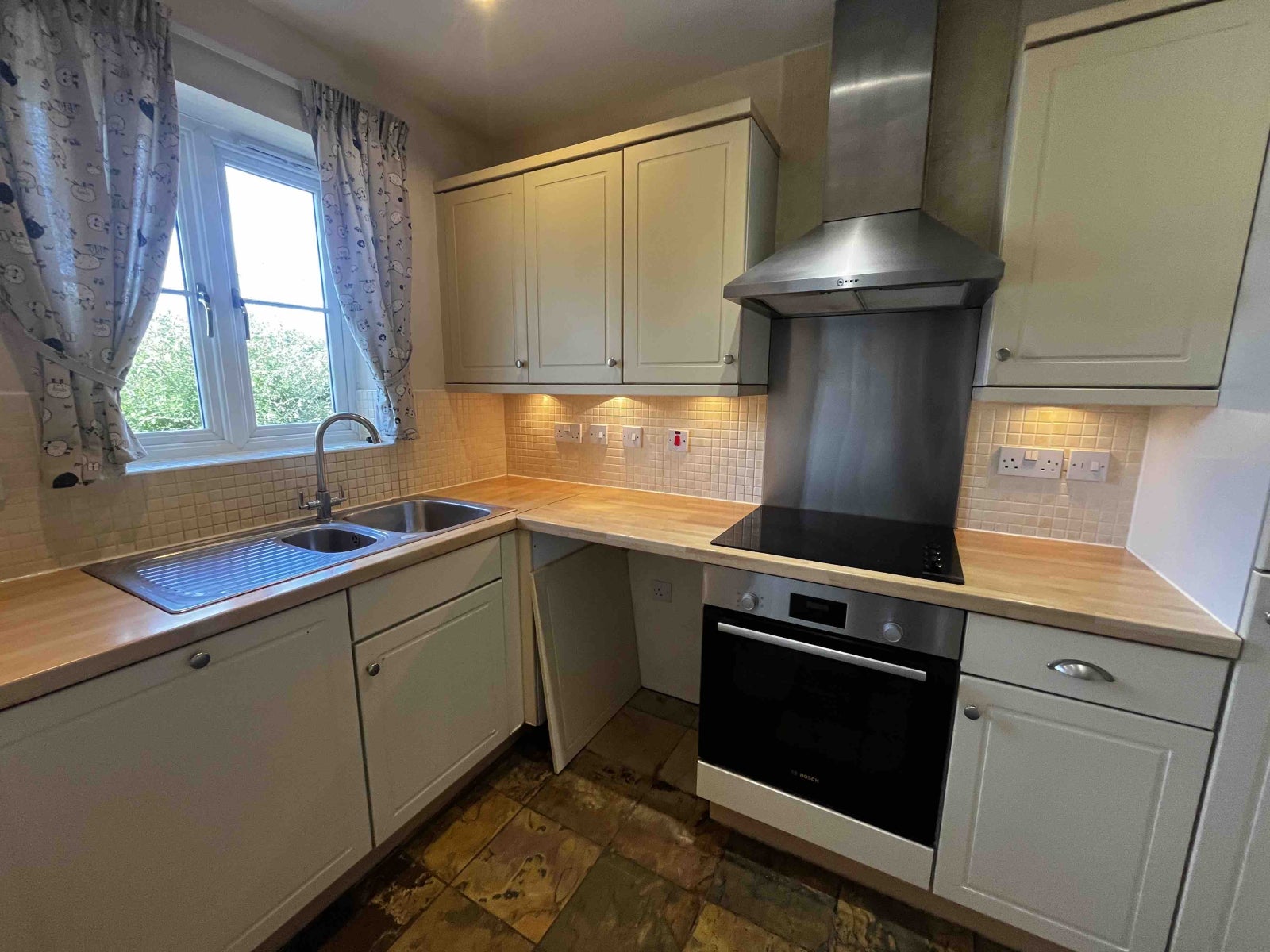 House Fairmoor Close in Forest of Dean