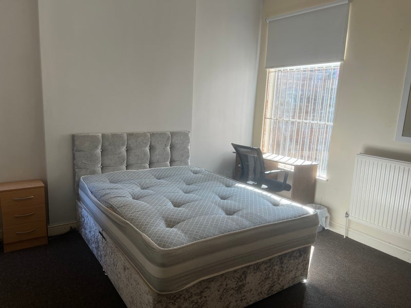 Room Derby Road in Nottingham