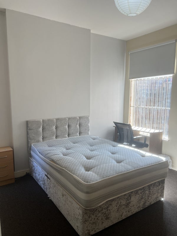 Room Derby Road in Nottingham