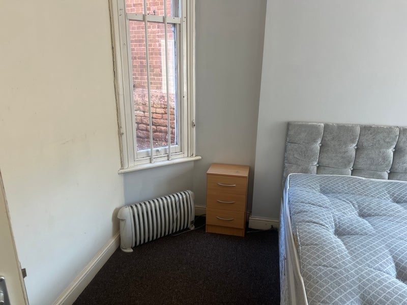 Room Derby Road in Nottingham