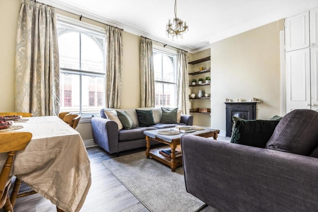 Flat Stockwell Road in Greater London