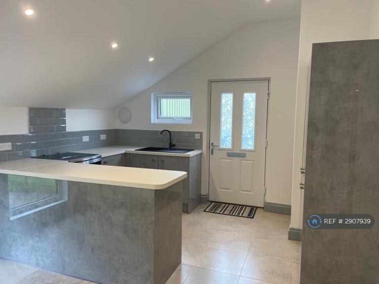Flat Clay Lane in Upper Woolhampton