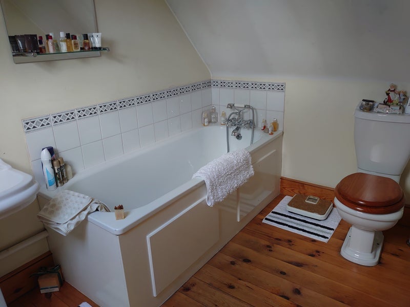 Room Cranmore Way in Greater London