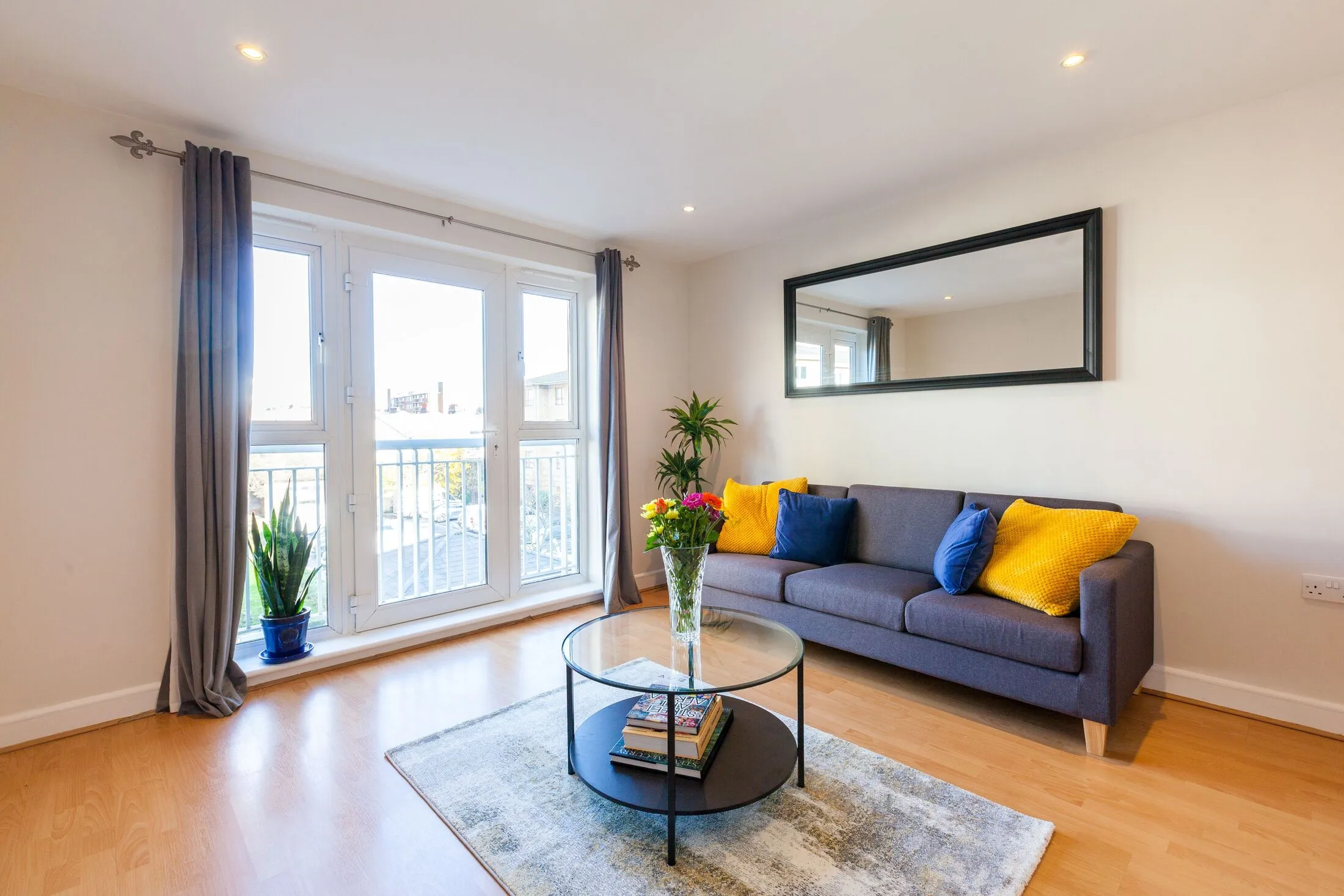 Flat Tarling Street in Greater London