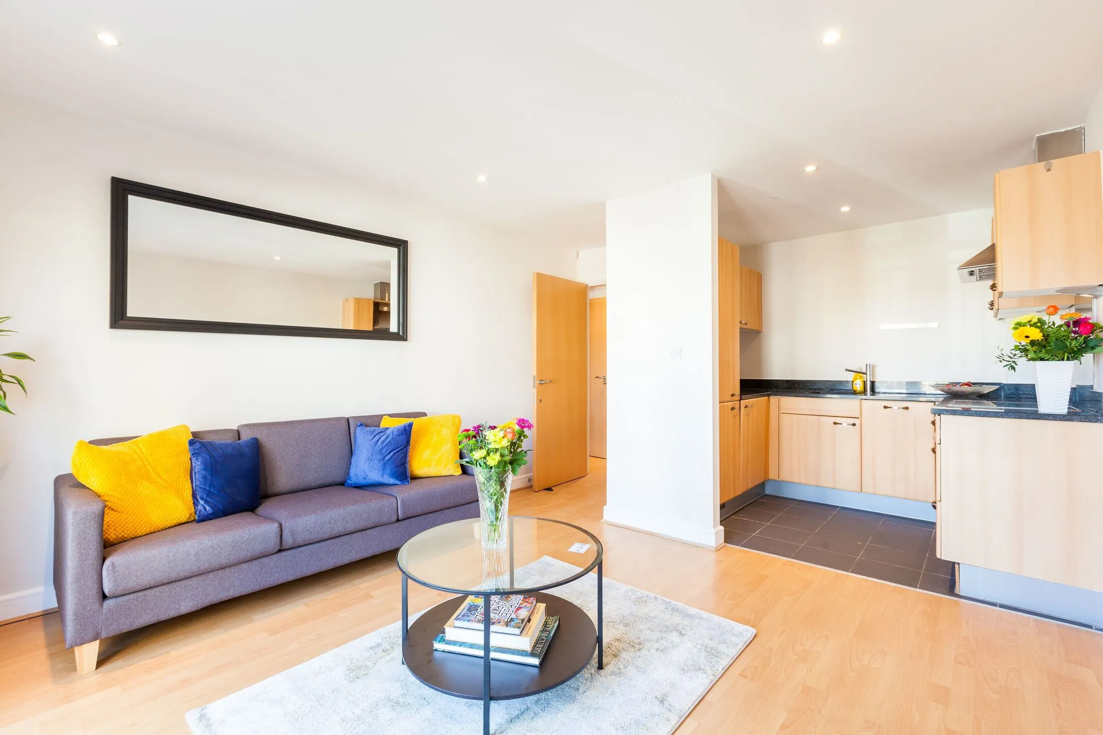 Flat Tarling Street in Greater London