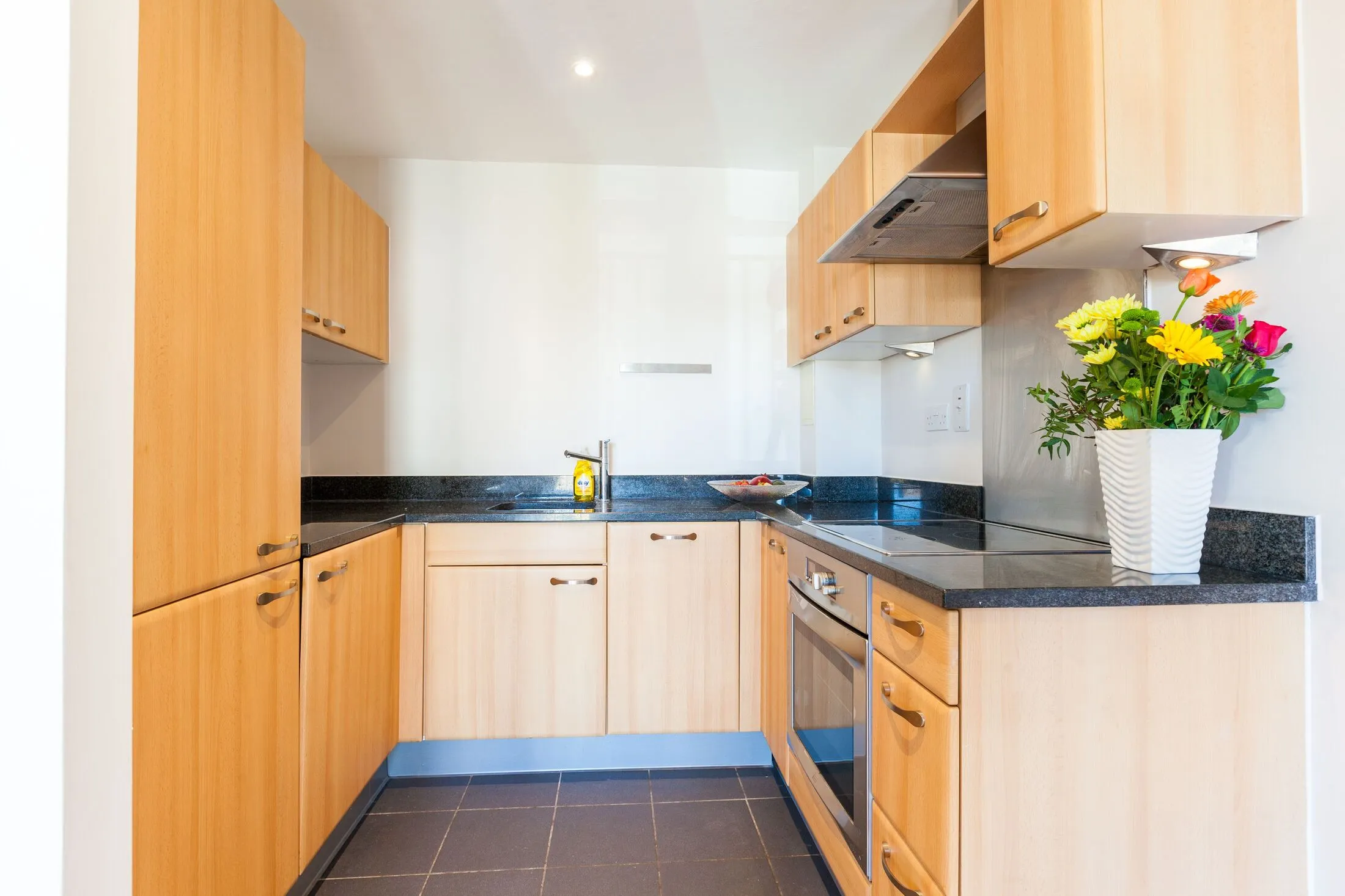Flat Tarling Street in Greater London
