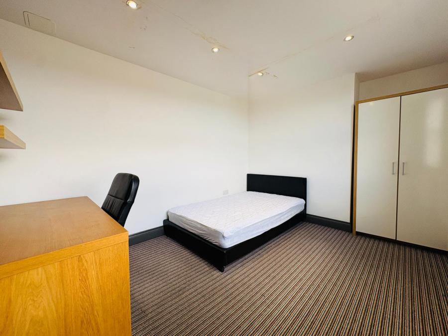 Room Roker Avenue in Sunderland