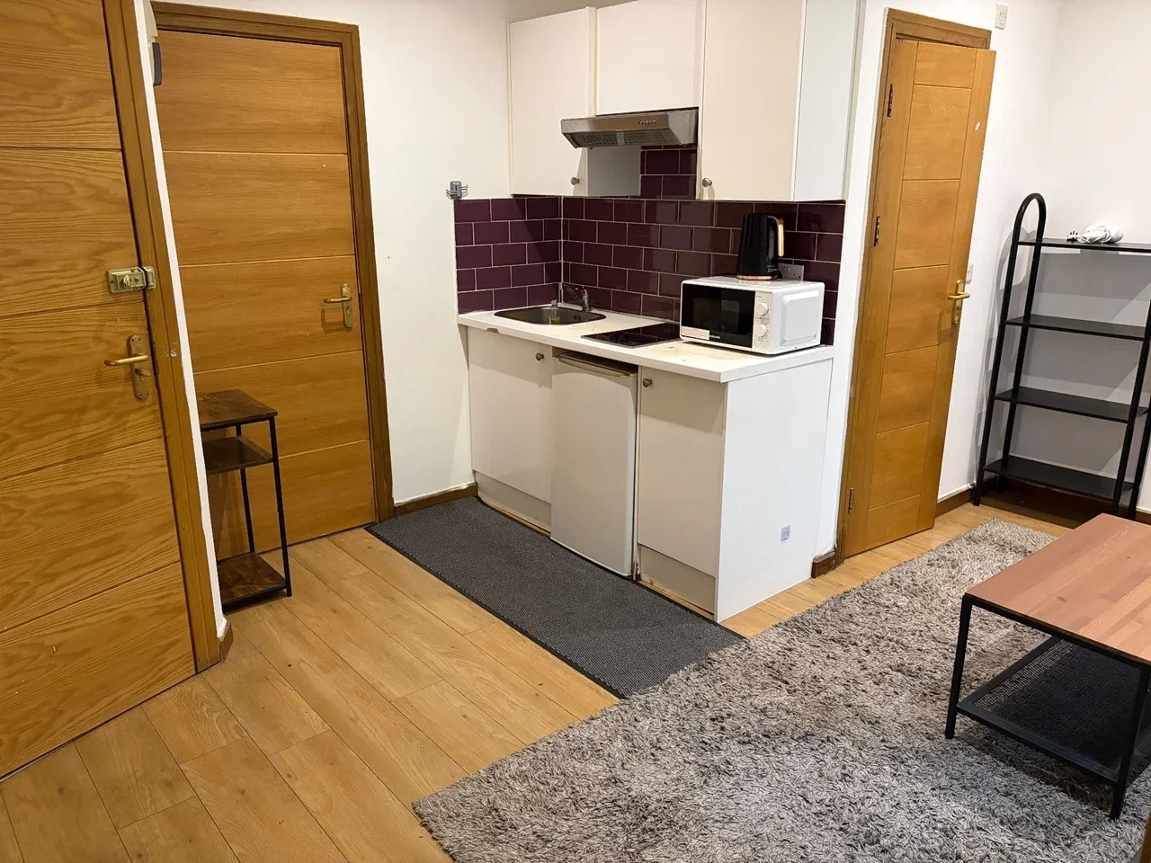 Flat Kempsford Gardens in Greater London