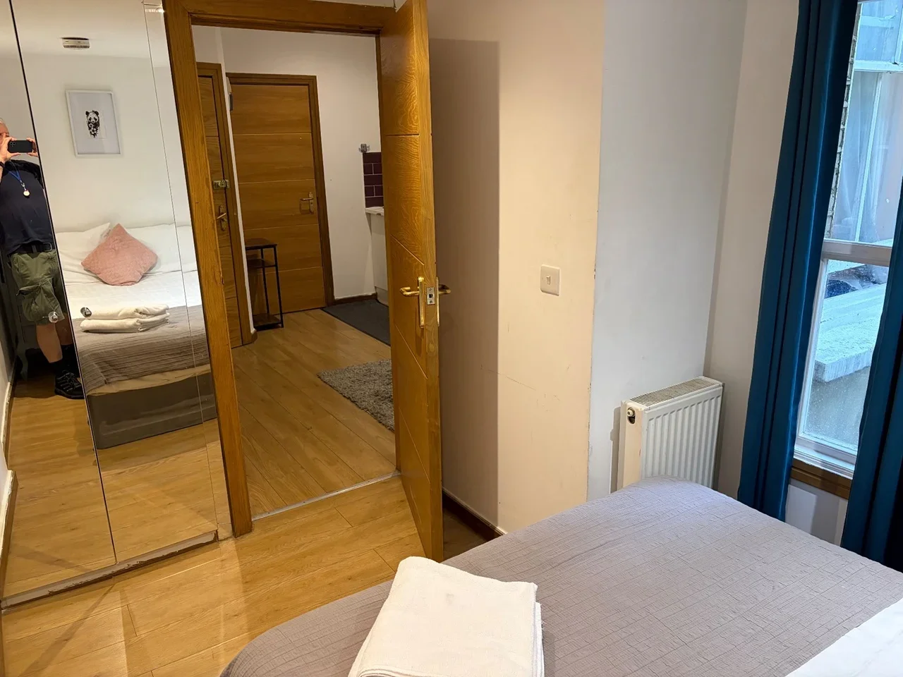 Flat Kempsford Gardens in Greater London