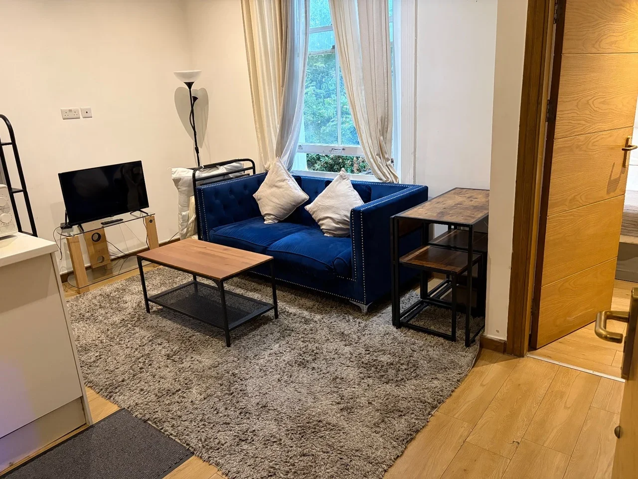Flat Kempsford Gardens in Greater London
