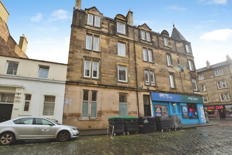 Flat Wheatfield Street in City of Edinburgh