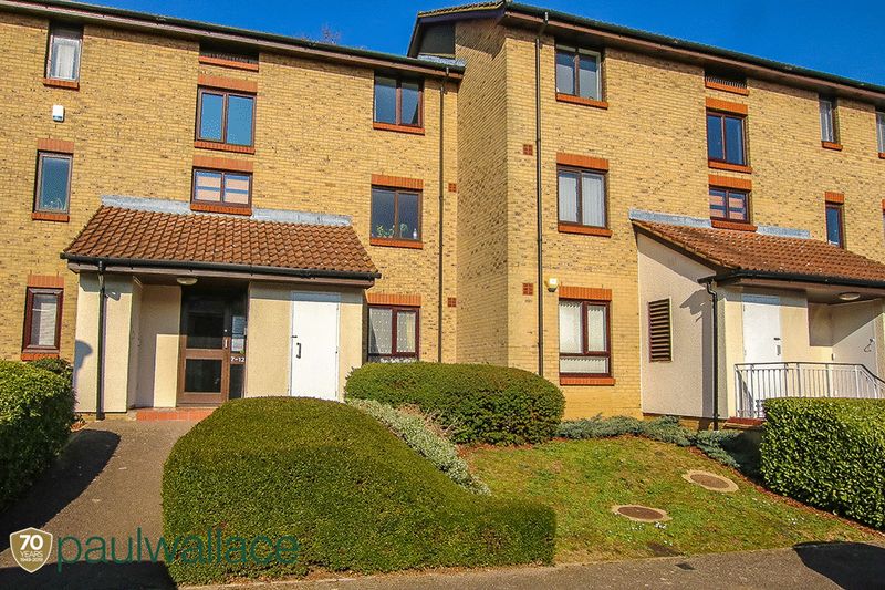 Flat Guinevere Gardens in Cheshunt
