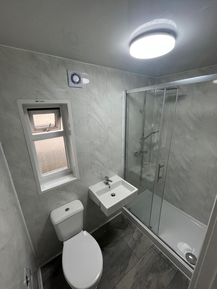Room Ripple Road in Greater London